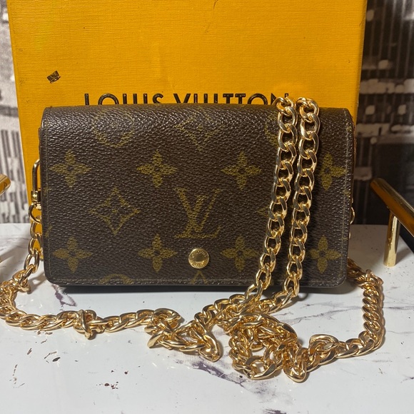 Authentic Louis Vuitton Monogram Bifold Zippy Wallet with chain - Picture 2 of 15